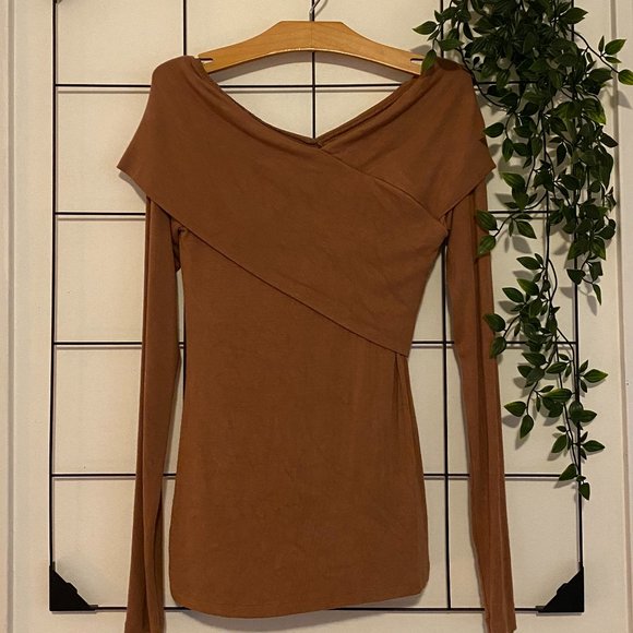 Babaton Off-Shoulder Criss Cross Long Sleeve - Picture 1 of 1